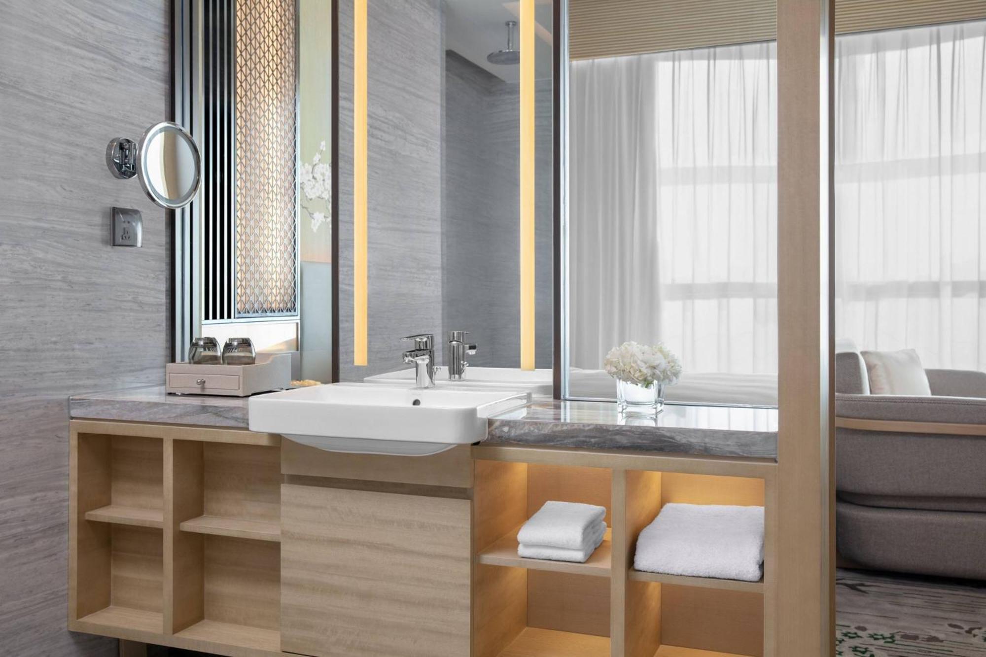 Отель Courtyard By Marriott Jiangsu Taizhou Экстерьер фото
